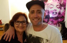 Paulo Gustavo ao lado da m&atilde;e, D&eacute;a L&uacute;cia