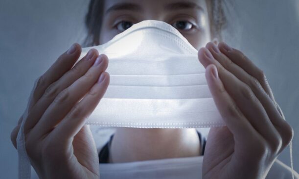 O uso de máscara deixa de ser obrigatório para pessoas sem sintomas respiratórios