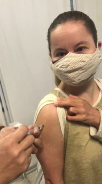 Na manhã de ontem, Priscila Melo, de 37 anos, tomou a primeira dose da imunização