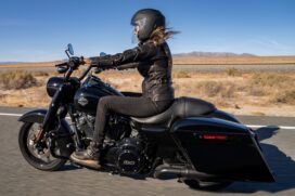 Atualmente, freios ABS e tecnologias de assistência ao piloto podem tornar a ação de parar uma motocicleta bem mais fácil
