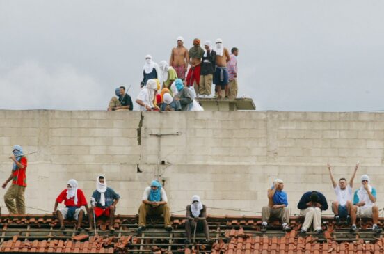 Rebelião PCC cadeião de Pinheiros; na época, 25 mil detentos em 73 unidades prisionais se rebelaram