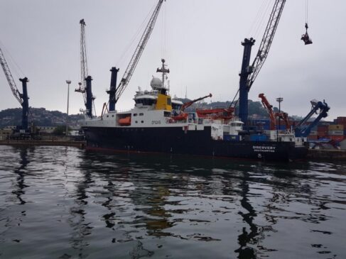 As expedições foram a bordo do RRS Discovery, navio da realeza britânica