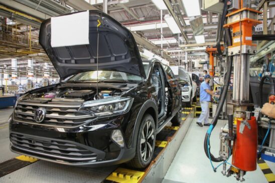 Produção de veículos na fábrica da Volkswagen em São Bernardo do Campo