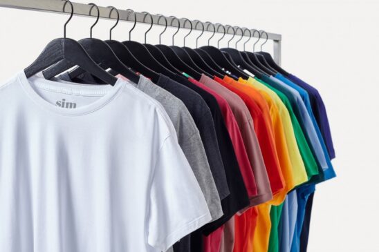 Com o Camiseta Simples, a marca passa a focar também no público feminino, sendo que as modelagens vão do 4P ao 4G, em um cartela de 12 cores
