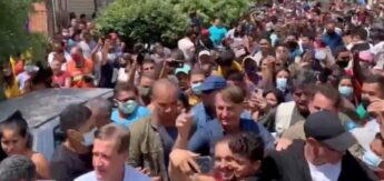 No evento, Bolsonaro protagonizou cenas de aglomeração e desrespeito às regras sanitárias.