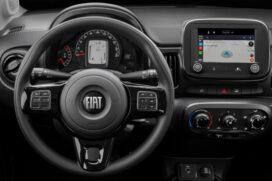 O volante multifuncional é um dos novos conteúdos de série do carro