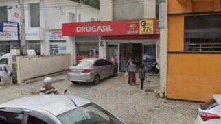 Farmácia de Santos foi alvo de assaltantes no começo da noite de domingo