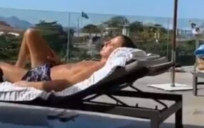 Governador Jo&atilde;o Doria foi flagrado sem m&aacute;scara tomando sol na piscina de um hotel em meio a turistas no domingo no Rio de Janeiro (arquivo)