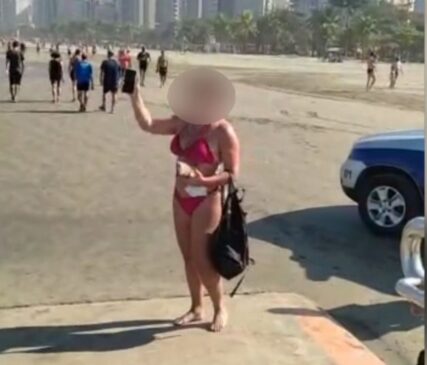 Mulher gravou guardas enquanto ofendia trabalho realizado em fiscalização na praia de Santos