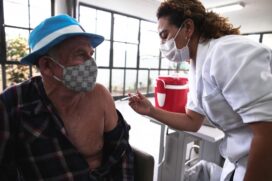 Embu das Artes iniciou nesta ter&ccedil;a-feira a aplica&ccedil;&atilde;o da dose de refor&ccedil;o para pessoas com mais de 70 anos