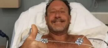 Michael Packard conta que estava mergulhando quando acabou dentro da boca do gigante marinho na costa de Provincetown, em Massachusetts.