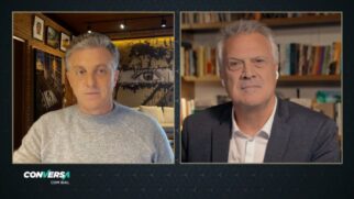 Luciano Hulk (esq.) em entrevista ao programa Conversa com Bial