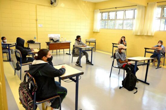 A volta às aulas presenciais será obrigatória a todos os alunos das redes pública e particular de ensino a partir de segunda-feira (18) no estado de São Paulo