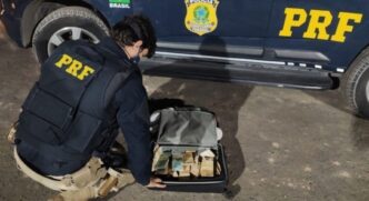 PRF apreende mais de R$ 130 mil dentro de mala em carro de Itapecerica da Serra