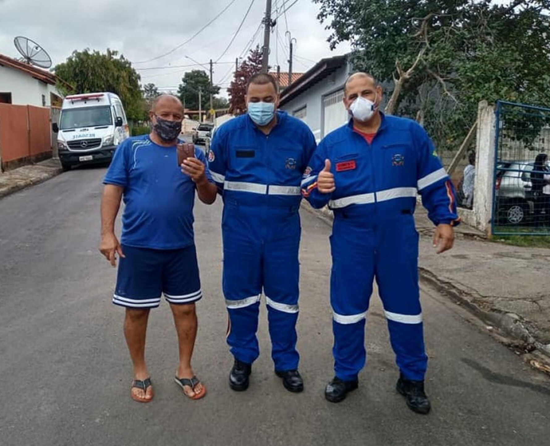Socorristas de Porto Feliz (SP) devolvem carteira com mais de R$ 900 achada na rua