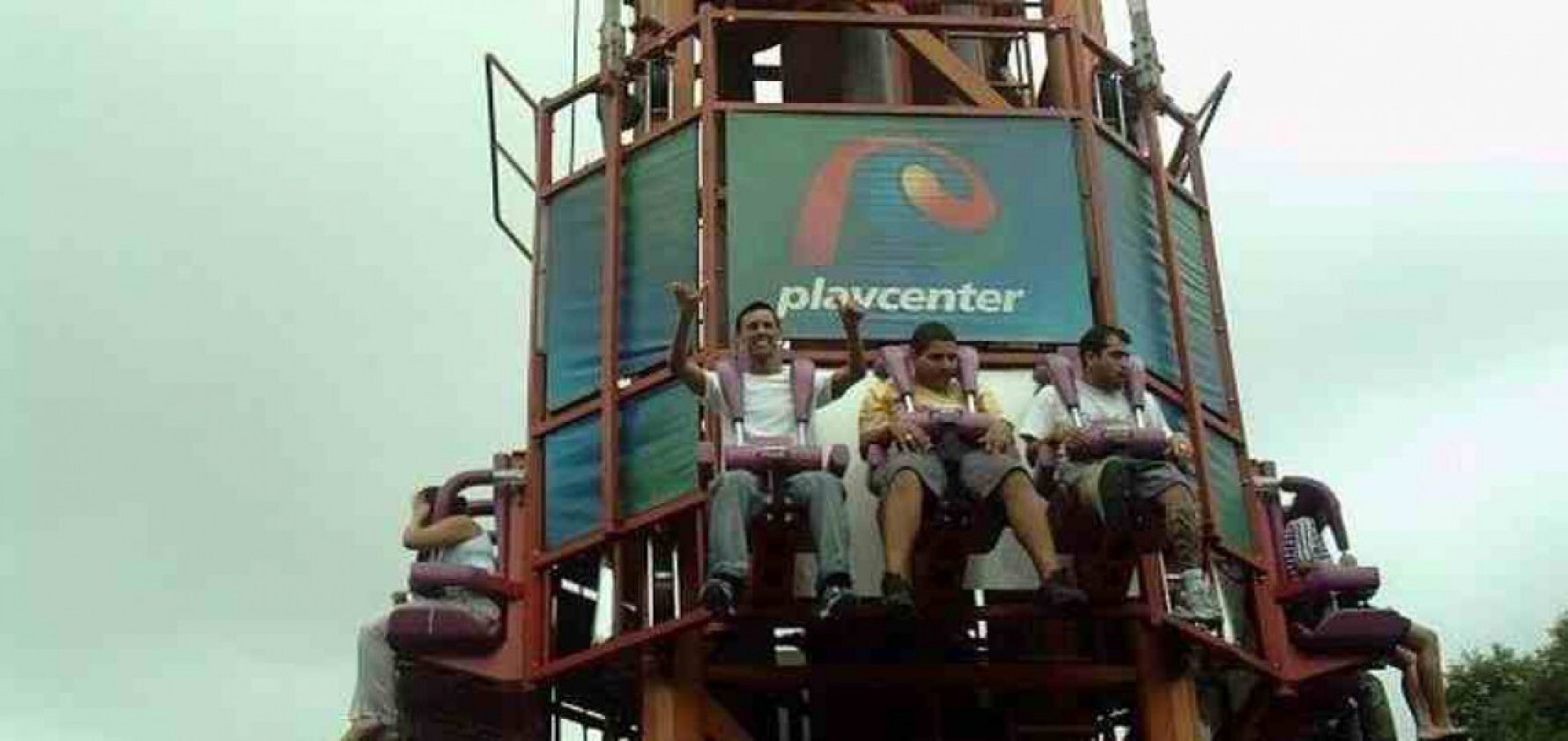 O 'Turbo Drop' despencava de uma altura de 60 metros.