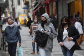 O domingo vai começar com variação de nuvens e leve sensação de frio