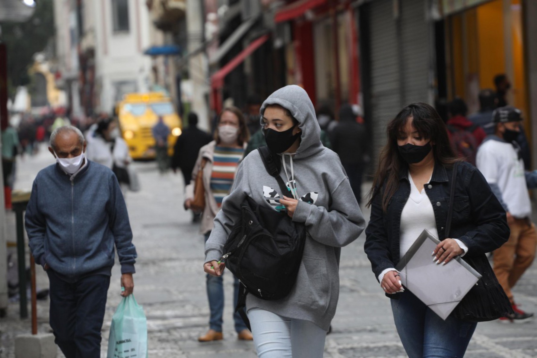O domingo vai começar com variação de nuvens e leve sensação de frio