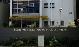 No inquérito policial, os investigadores identificaram que o grupo utilizou um cartão de crédito corporativo desviado de uma empresa para fazer 25 compras em uma loja atacadista