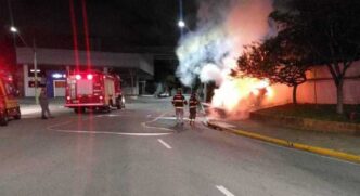 Motorista de 28 anos colidiu contra um poste na avenida Guido Aliberti, em São Caetano do Sul