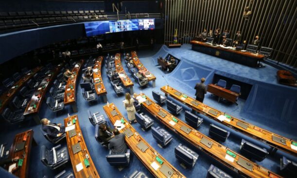 Empresas de risco médio passarão a receber emissão automática de licenças e alvarás de funcionamento