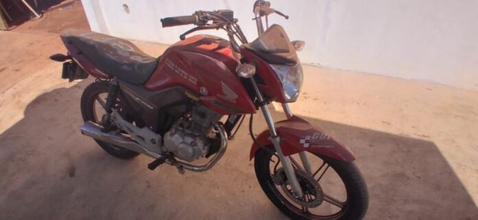 Uma Honda CG 160 FAN ESDI, 2016, tem lance inicial de R$ 2,4 mil
