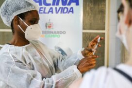 A vacina&ccedil;&atilde;o de adolescentes, de 12 a 17 anos, que come&ccedil;aria a partir do dia 23, deve come&ccedil;ar em 20 de agosto