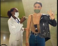 Atriz Juliana Paes vacinada contra Covid