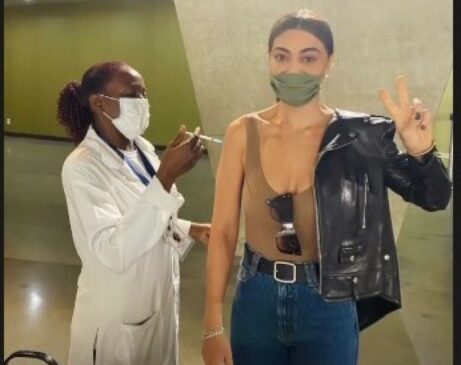 Atriz Juliana Paes vacinada contra Covid