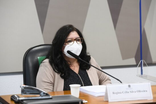 Servidora e fiscal de contratos do Ministério da Saúde, Regina Célia Silva Oliveira, na CPI da Pandemia