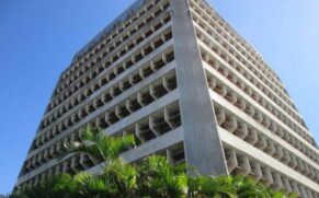 Imóveis comerciais e residenciais estão entre as opções disponíveis pelas leiloeiras no mês de julho