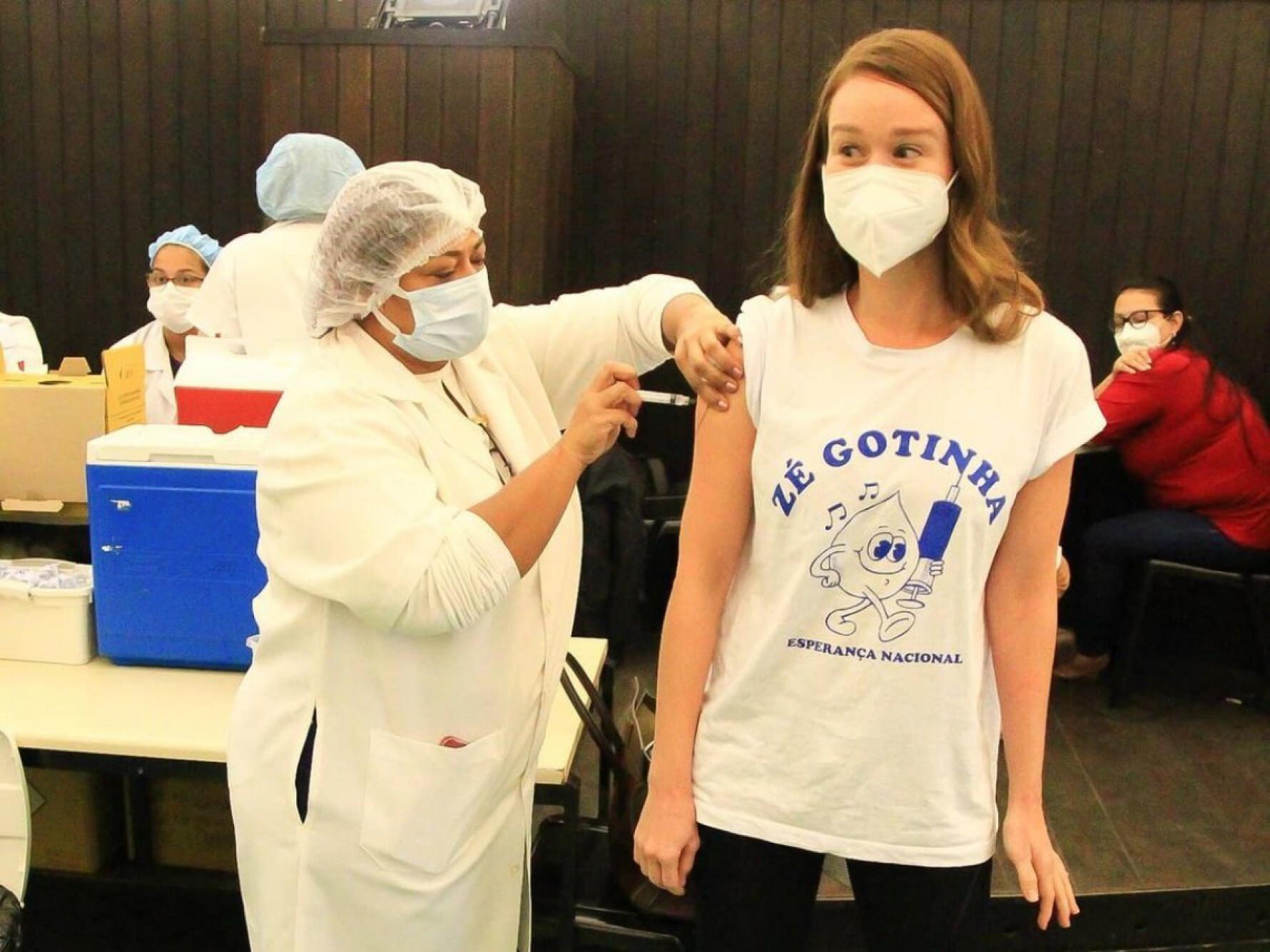 Mariana Ximenes recebeu a primeira dose da vacina contra a Covid-19