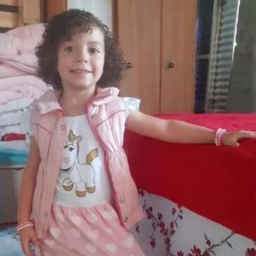 Ester Oliveira chegava em casa com o pai, a mãe e mais três crianças da mesma família, quando o carro em que eles estavam foi abordado