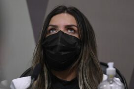 CPI da Covid no Senado ouviria Emanuela Medrades nesta terça-feira (13), porém diretora técnica se manteve em silêncio