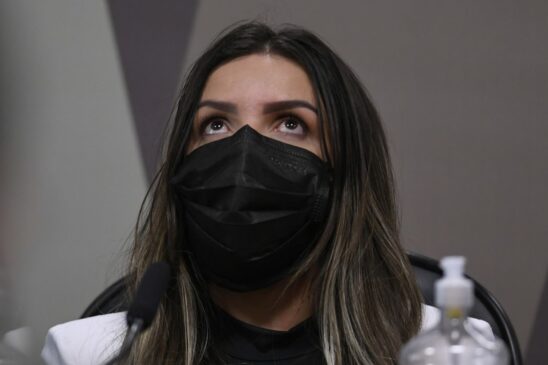 CPI da Covid no Senado ouviria Emanuela Medrades nesta terça-feira (13), porém diretora técnica se manteve em silêncio