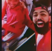 Gabigol comemora chegada de Flamengo ao Rio após previsão de vidente