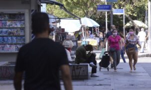 Governo do Rio determina volta de servidores vacinados ao trabalho