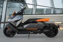 Com propulsão, design futurista e modernas soluções de conectividade, modelo combina as funções de transporte e comunicação em uma nova proposta de mobilidade urbana pessoal