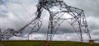 Uma torre de transmissão de energia elétrica caiu nesta sexta-feira (16) no Pará, entre as cidades de Pacajá e Anapu.