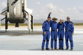 Bilionário Jeff Bezos, de 57 anos é fundador da Amazon e da empresa de turismo espacial Blue Origin