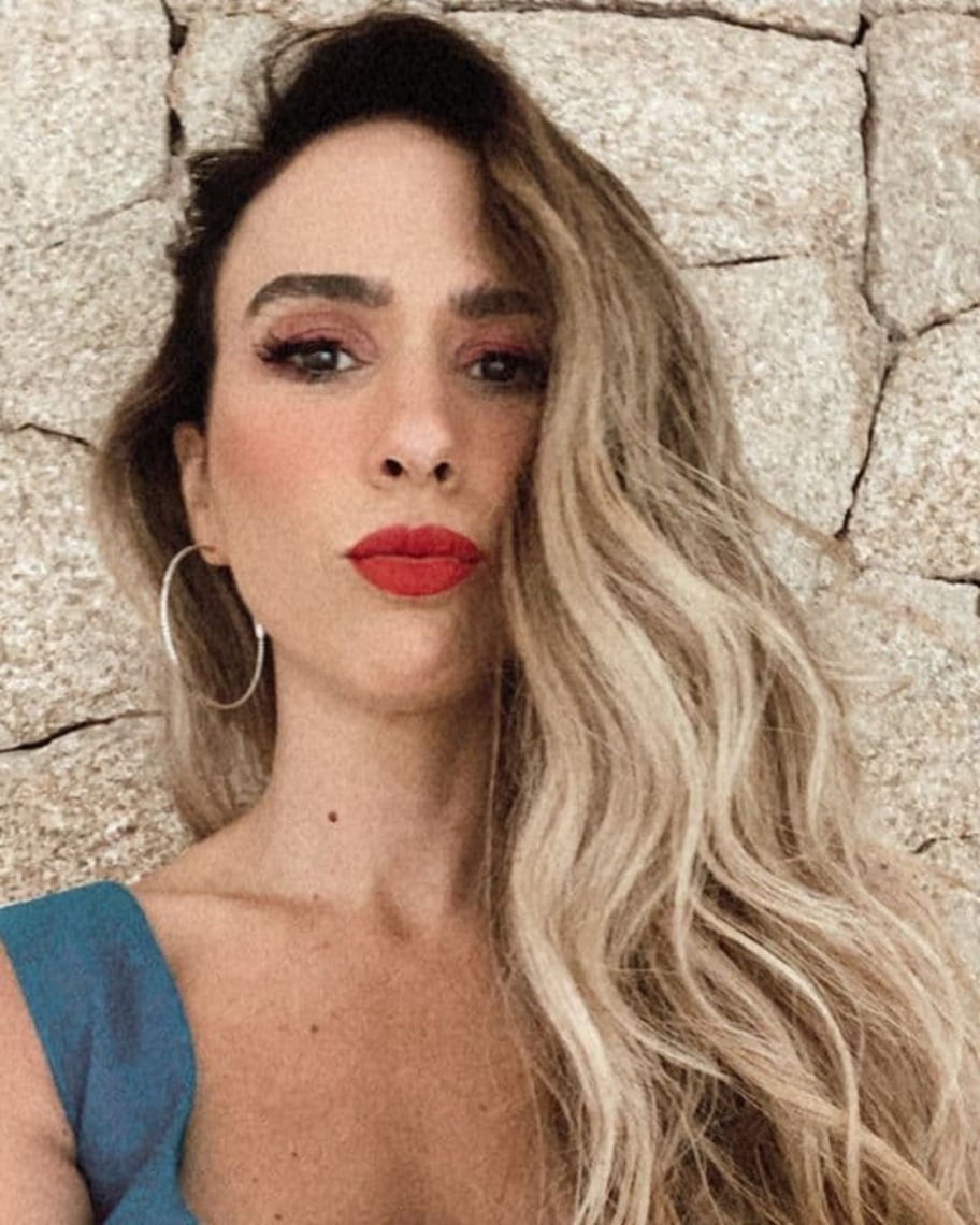 Utilizando seu bom humor habitual, após o veredito da magistrada ,a apresentadora recorreu às redes sociais para comemorar a vitória no processo