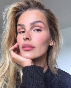 A modelo recebeu 16 cobras e é seguida por Alane e Fernanda empatadas com 15 cada