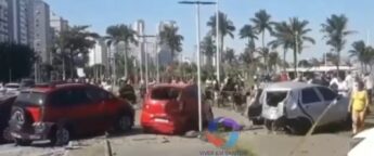 Cinco carros foram atingidos.