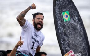 Italo Ferreira conquistou o primeiro ouro do Brasil nos Jogos de T&oacute;quio no surfe