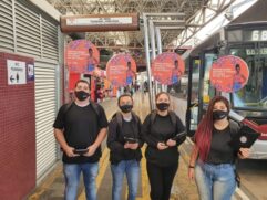 Equipes com tabletes conectados à internet visitarão os 96 distritos da cidade em uma busca ativa por contribuições
