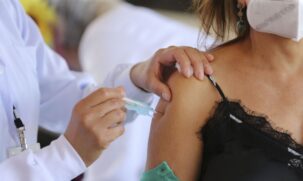 Nesta quinta-feira (12) será a vez do grupo de 23 anos; já na sexta-feira (13) serão vacinados os moradores com 22 anos