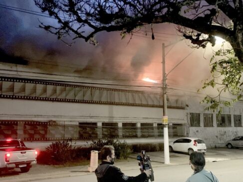 Inc&ecirc;ndio atinge Cinemateca Brasileira, na zona oeste de SP