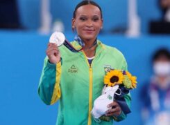 Rebeca Andrade conquista prata para o Brasil na ginástica