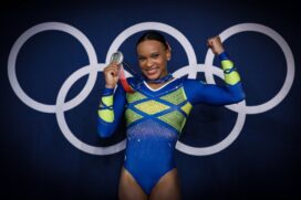 A ginasta Rebeca Andrade ganhou a medalha de prata nas Olimpíadas de Tóquio nesta quinta-feira