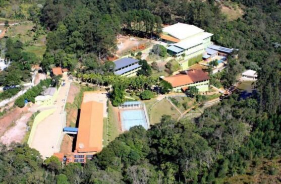 Hotel está localizado em fazenda na cidade de Mairiporã, em SP